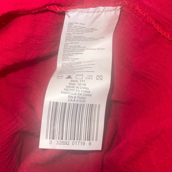 Red Cape - Picture 3 of 6